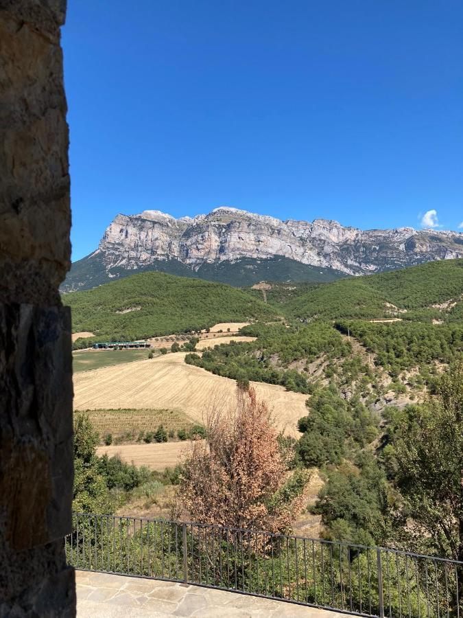 Vistas a la Montaña en un Pueblo con Encanto. El Pueyo de Araguás Exterior foto