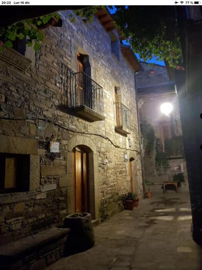 Vistas a la Montaña en un Pueblo con Encanto. El Pueyo de Araguás Exterior foto