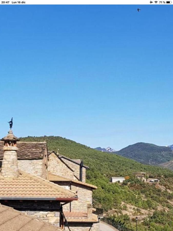 Vistas a la Montaña en un Pueblo con Encanto. El Pueyo de Araguás Exterior foto