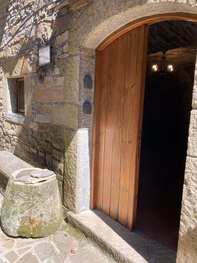 Vistas a la Montaña en un Pueblo con Encanto. El Pueyo de Araguás Exterior foto