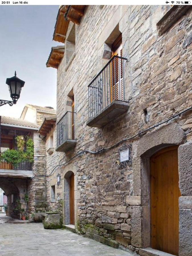 Vistas a la Montaña en un Pueblo con Encanto. El Pueyo de Araguás Exterior foto
