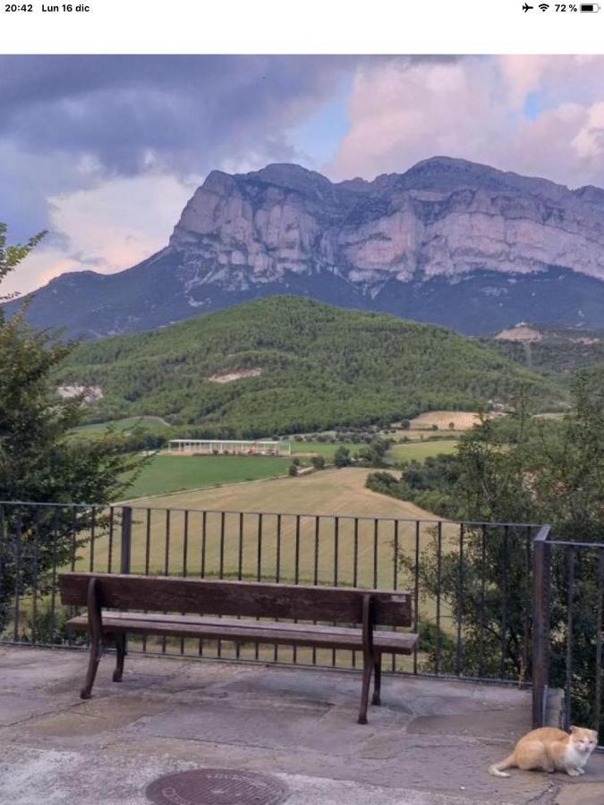 Vistas a la Montaña en un Pueblo con Encanto. El Pueyo de Araguás Exterior foto