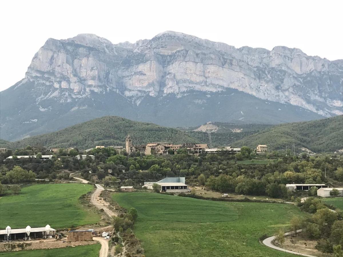 Vistas a la Montaña en un Pueblo con Encanto. El Pueyo de Araguás Exterior foto