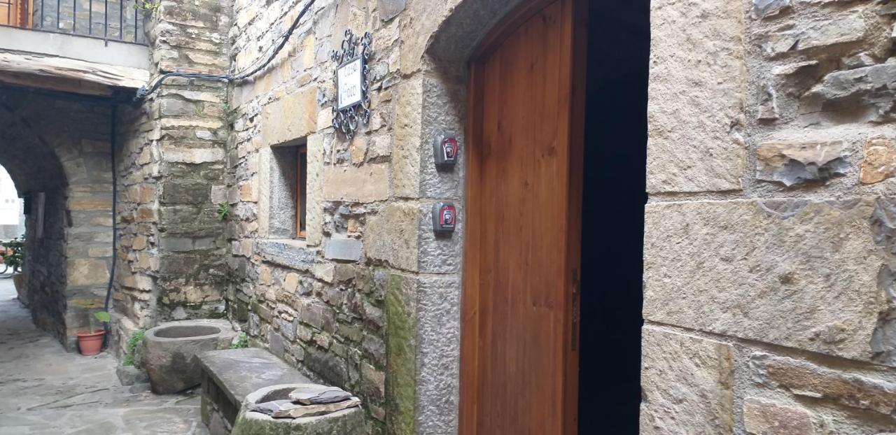 Vistas a la Montaña en un Pueblo con Encanto. El Pueyo de Araguás Exterior foto