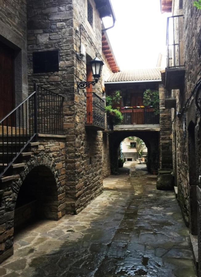 Vistas a la Montaña en un Pueblo con Encanto. El Pueyo de Araguás Exterior foto